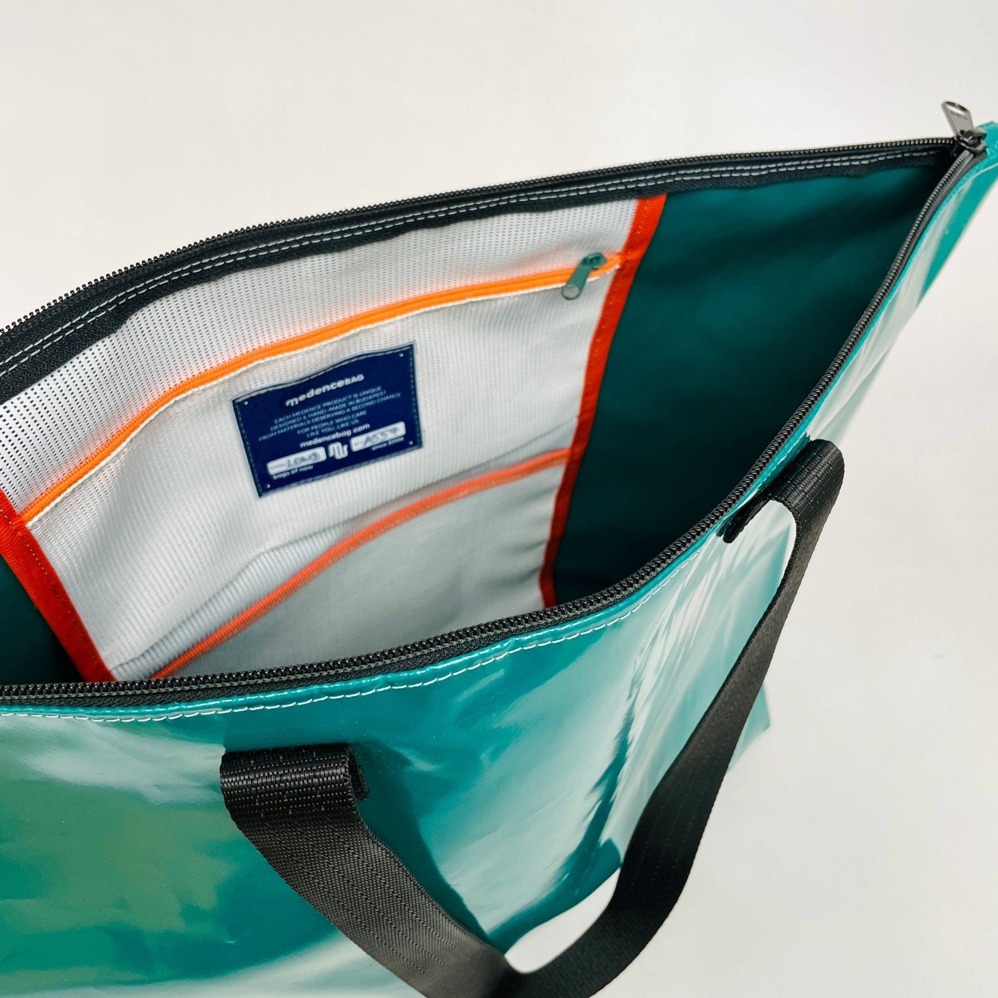 Shoulder Bag - LOMB OUTLET - showroom - medencebag